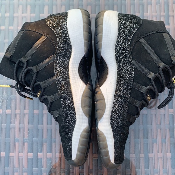 Air Jordan 11 Heiress - Picture 2 of 7